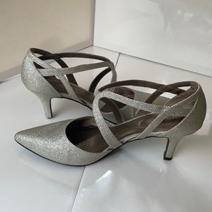 Sparkly gold, pointed toe heels w/comfort footbed